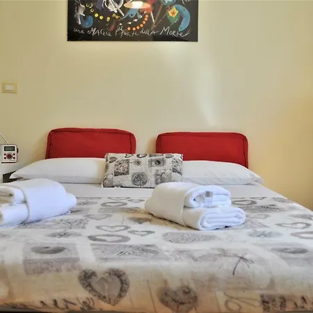 Bright And Peaceful Studio Apartment