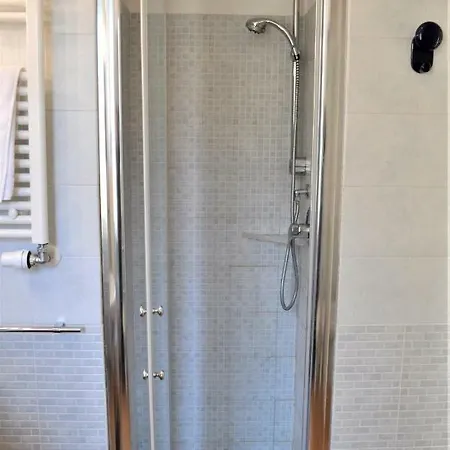 Bright And Peaceful Studio Apartment